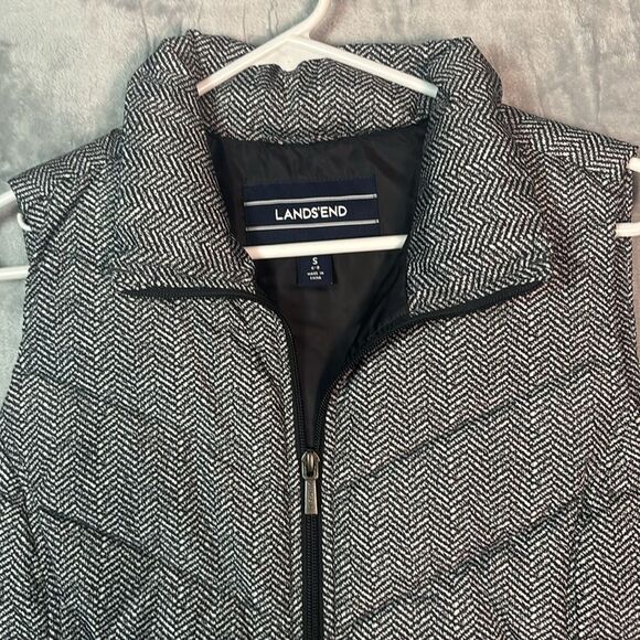 Lands’ End Black White Chevron Down Filled Puffer Vest Women Size Small 6-8 - Picture 2 of 8